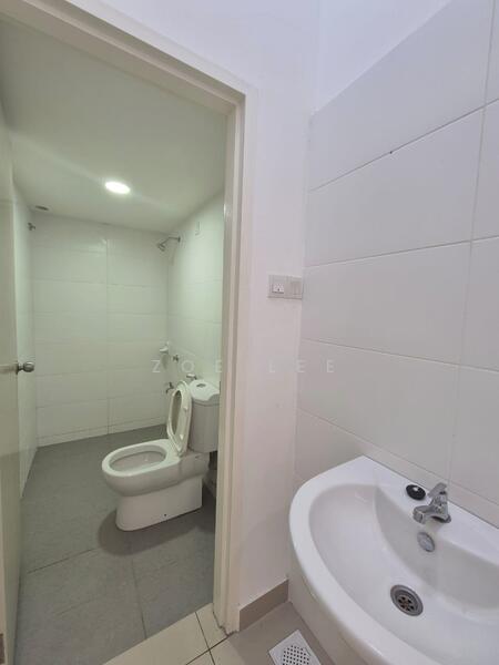 2-storey Terraced House for Sale in Bandar Cemerlang (Ulu Tiram) - Zoe Lee - Bathroom - PropertyGuru.com.my