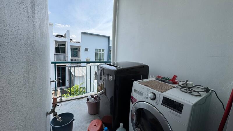 Cluster House for Sale in Johor Bahru (Johor) - Yuzhi Lim - Balcony - PropertyGuru.com.my