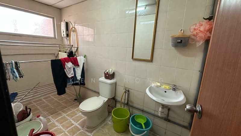 Townhouse for Sale in Jalan Ipoh (Kuala Lumpur) - Ken Chong - Bathroom - PropertyGuru.com.my