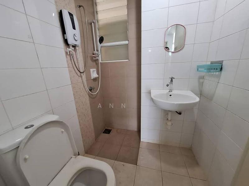 Kondominium untuk Dijual di The Zest @ Kinrara 9 - Ann . - Bathroom - PropertyGuru.com.my