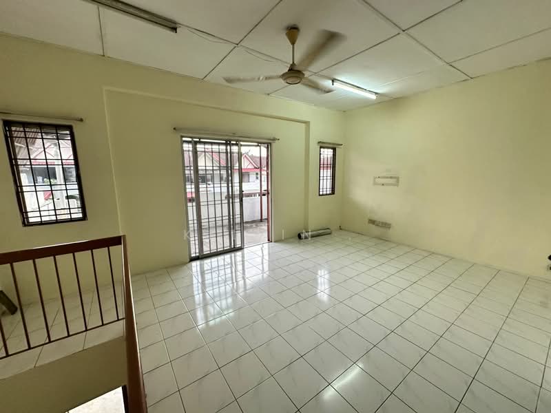 Rawang Putra Town House Perdana 2 Bukit Rawang Jaya Town 1 untuk Untuk Dijual - RM 280,000, Feb 2026 - Living Room - PropertyGuru.com.my