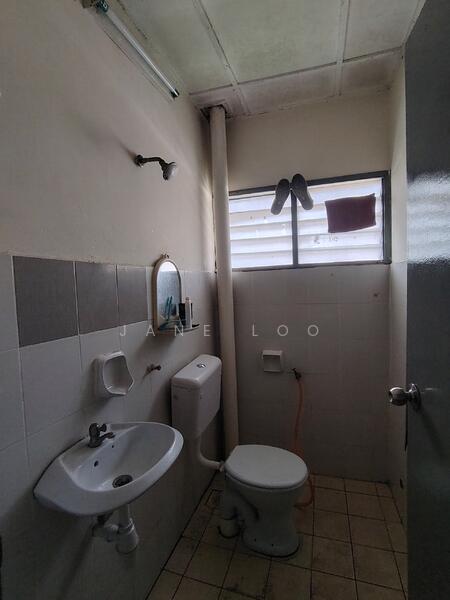 Lestari Putra untuk Untuk Disewa - RM 1,300 /bulan, Apr 2026 - Bathroom - PropertyGuru.com.my