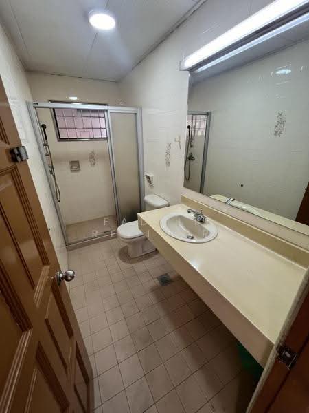 Rumah Banglo untuk Dijual di Taman Desa (Kuala Lumpur) - Fadzli Realtor - Bathroom - PropertyGuru.com.my