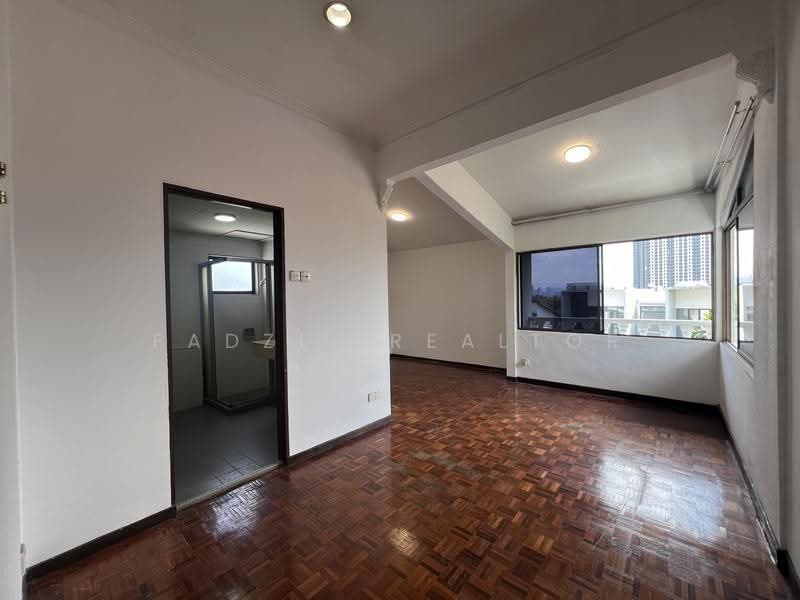 Rumah Banglo untuk Dijual di Taman Desa (Kuala Lumpur) - Fadzli Realtor - Bathroom - PropertyGuru.com.my