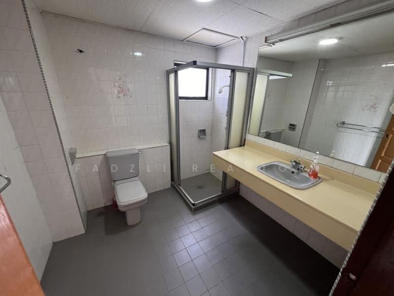 Rumah Banglo untuk Dijual di Taman Desa (Kuala Lumpur) - Fadzli Realtor - Bathroom - PropertyGuru.com.my