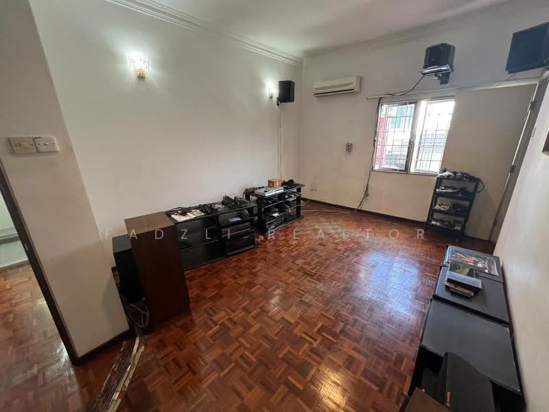 Rumah Banglo untuk Dijual di Taman Desa (Kuala Lumpur) - Fadzli Realtor - Living Room - PropertyGuru.com.my
