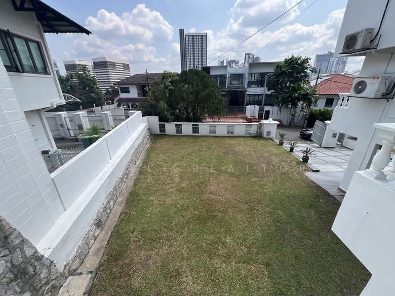 Rumah Banglo untuk Dijual di Taman Desa (Kuala Lumpur) - Fadzli Realtor - Exterior - PropertyGuru.com.my