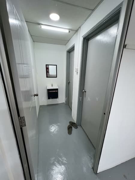 Shop / Office for Rent in Taman Mayang (Petaling Jaya) - Gaily Tay - Corridor - PropertyGuru.com.my