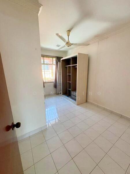 2-storey Terraced House for Sale in Taman Seri Orkid (Skudai) - Loong Hing Liong - Bedroom - PropertyGuru.com.my