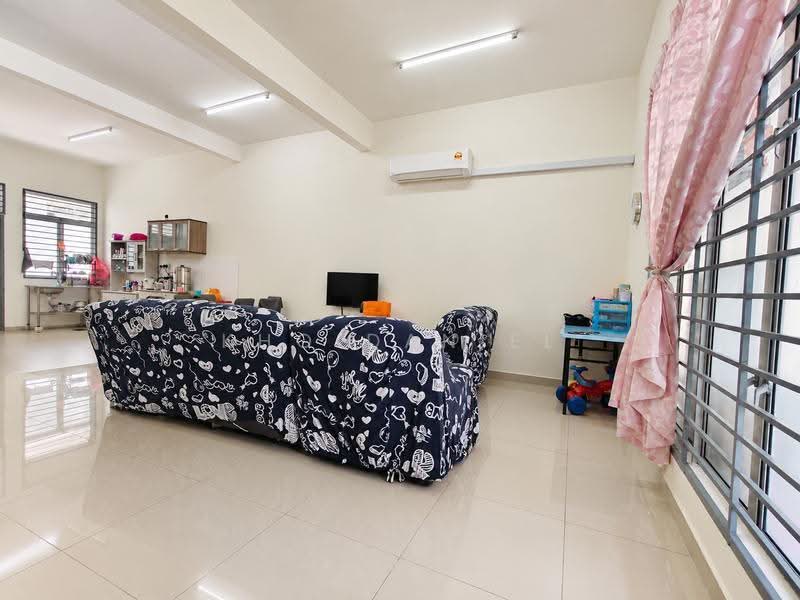 Rumah Teres 2-Tingkat untuk Dijual di Kota Bayuemas (Klang) - Kho Daniel - Living Room - PropertyGuru.com.my