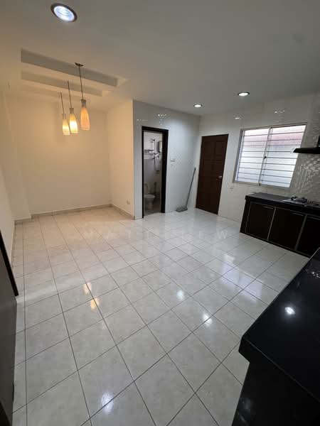 2-storey Terraced House for Sale in Bandar Bukit Tinggi 2 (Klang) - Matt Tew - Kitchen - PropertyGuru.com.my