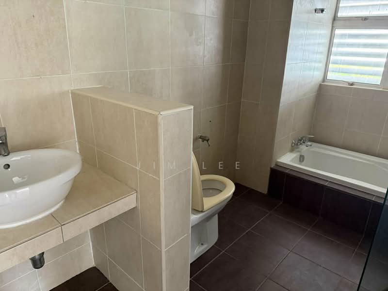 Semi-Detached House for Sale in Jalan Klang Lama (Old Klang Road) (Kuala Lumpur) - Jim Lee - Bathroom - PropertyGuru.com.my