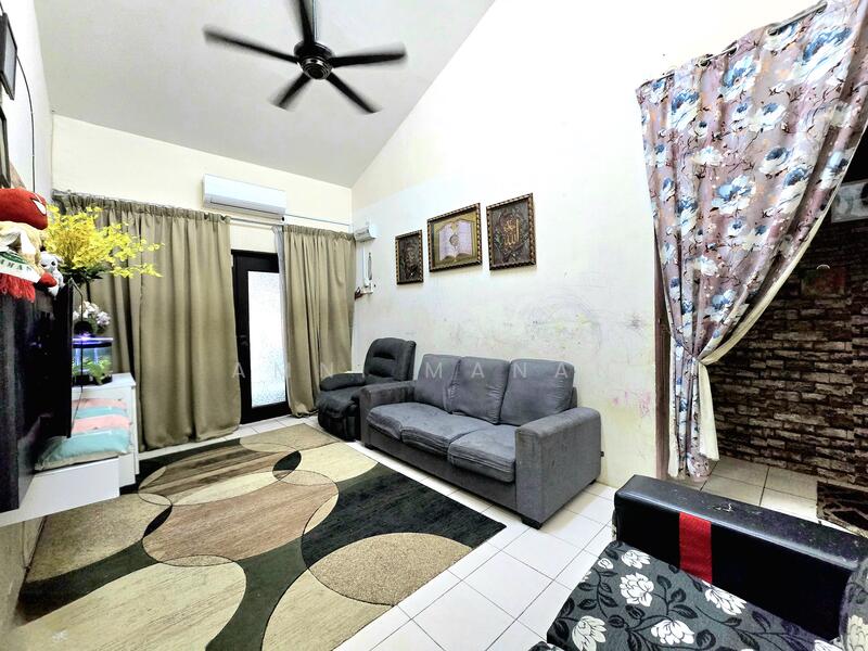 1-storey Terraced House for Sale in Kampung Rantau Panjang (Kapar) - Amni Manan - Living Room - PropertyGuru.com.my