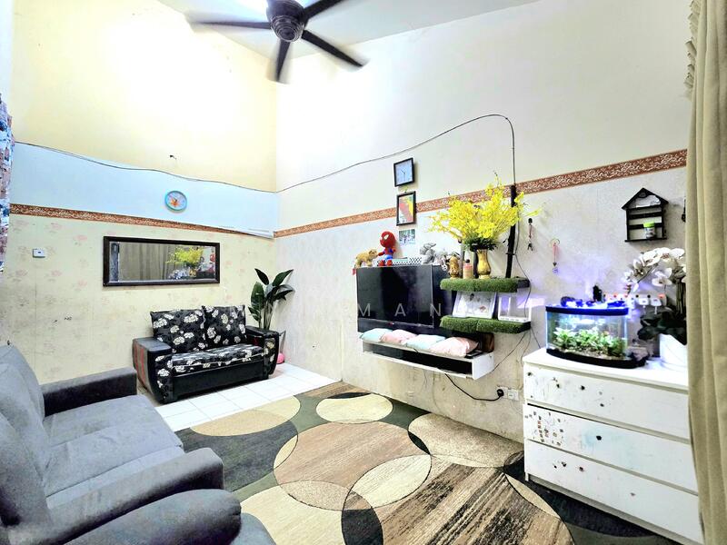 1-storey Terraced House for Sale in Kampung Rantau Panjang (Kapar) - Amni Manan - Living Room - PropertyGuru.com.my
