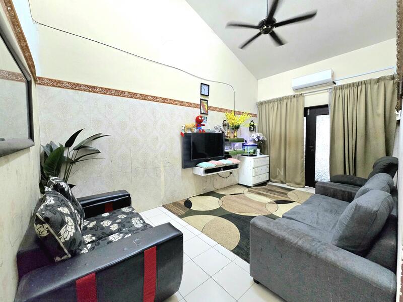 1-storey Terraced House for Sale in Kampung Rantau Panjang (Kapar) - Amni Manan - Living Room - PropertyGuru.com.my