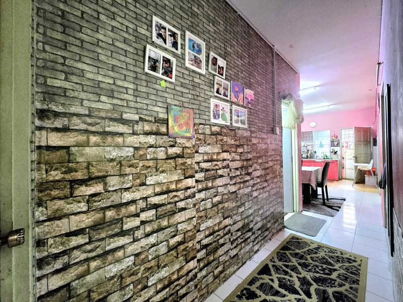 1-storey Terraced House for Sale in Kampung Rantau Panjang (Kapar) - Amni Manan - Corridor - PropertyGuru.com.my