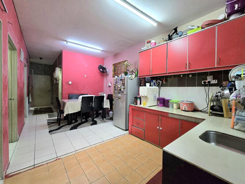 1-storey Terraced House for Sale in Kampung Rantau Panjang (Kapar) - Amni Manan - Kitchen - PropertyGuru.com.my