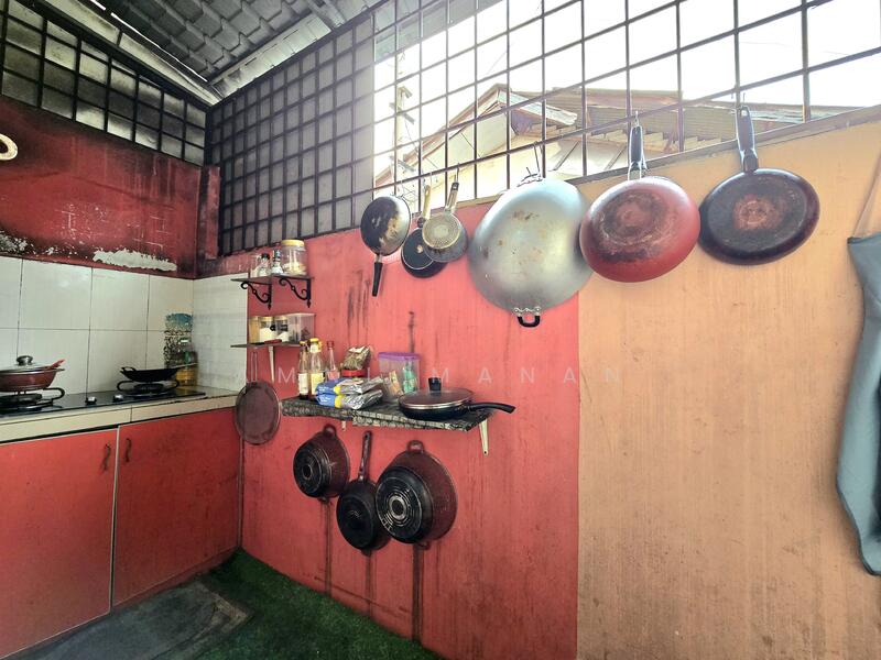 1-storey Terraced House for Sale in Kampung Rantau Panjang (Kapar) - Amni Manan - Kitchen - PropertyGuru.com.my