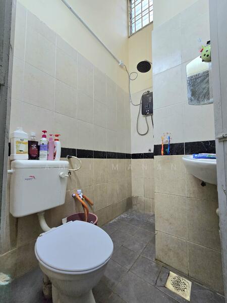 1-storey Terraced House for Sale in Kampung Rantau Panjang (Kapar) - Amni Manan - Bathroom - PropertyGuru.com.my