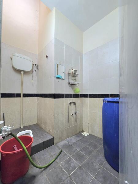 1-storey Terraced House for Sale in Kampung Rantau Panjang (Kapar) - Amni Manan - Bathroom - PropertyGuru.com.my