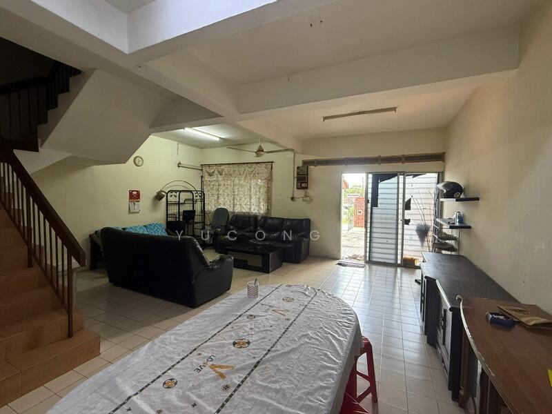 2-storey Terraced House for Sale in Taman Johor Jaya (Johor Bahru) - Yucong . - Living Room - PropertyGuru.com.my