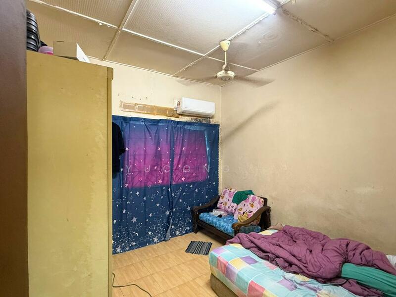 2-storey Terraced House for Sale in Taman Johor Jaya (Johor Bahru) - Yucong . - Bedroom - PropertyGuru.com.my