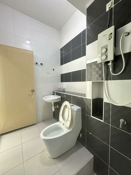 The Sky Executive Suites untuk Untuk Disewa - RM 2,500 /bulan, Apr 2026 - Bathroom - PropertyGuru.com.my