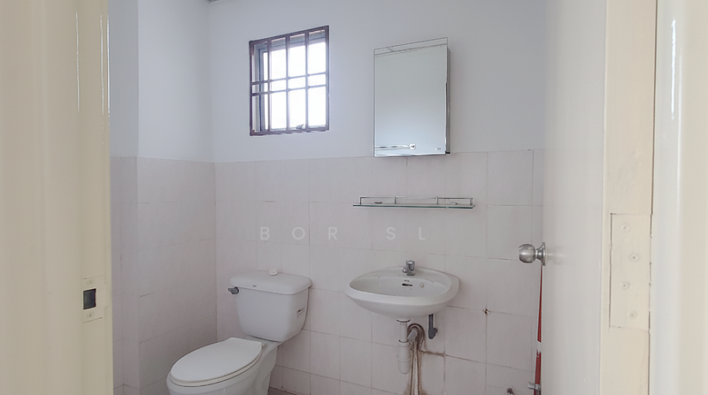 Attached Master Bathroom