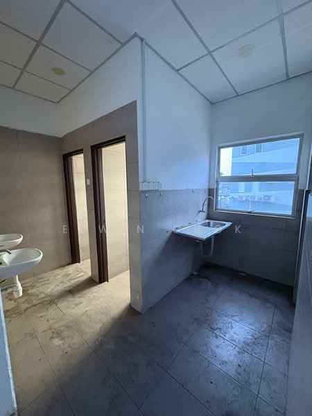 Semi-D Factory for Sale in Seksyen 35 (Shah Alam) - Elwin Chok - Bathroom - PropertyGuru.com.my