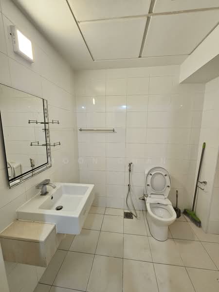 Servis Apartment untuk Dijual di Solaris Dutamas - Moon Chan - Bathroom - PropertyGuru.com.my