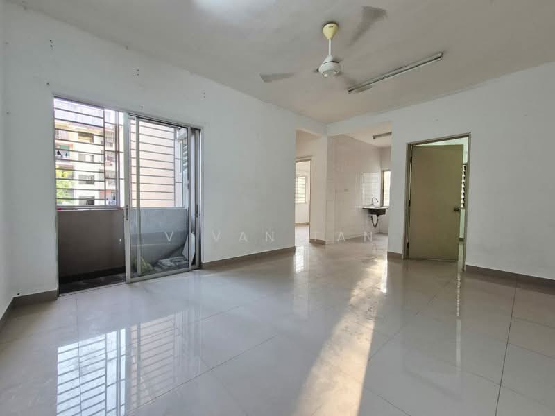 Pangsapuri untuk Dijual di Pangsapuri Akasia (Bandar Botanic) - Vivan Tan - Living Room - PropertyGuru.com.my