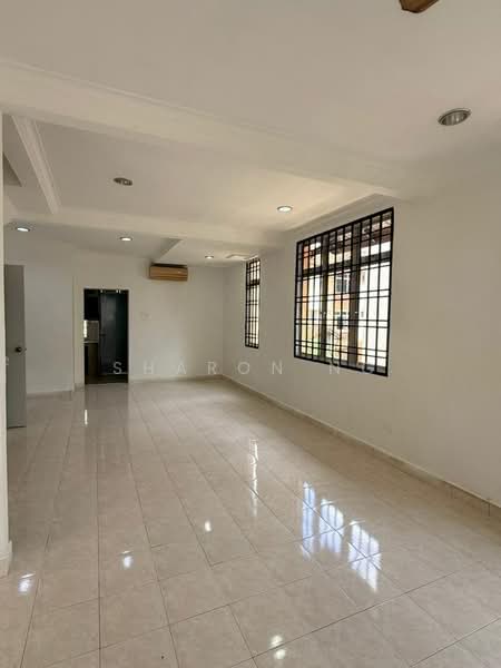 Rumah Bandar untuk Dijual di Johor Bahru (Johor) - Sharon Ng - Living Room - PropertyGuru.com.my