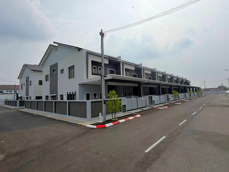 Rumah Teres 2-Tingkat untuk Dijual di Taman Darul Ridzuan (Teluk Intan) - Kelvin Foo - Exterior - PropertyGuru.com.my