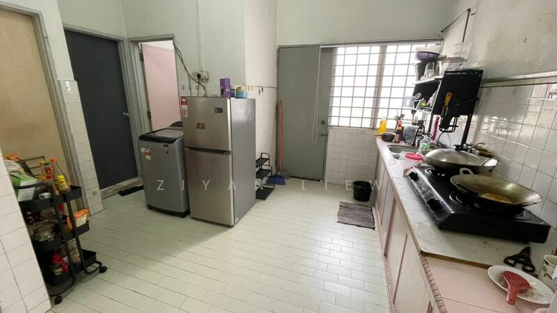 Taman Desa Jaya Johor Bahru untuk Untuk Dijual - RM 588,000, Mac 2026 - Kitchen - PropertyGuru.com.my
