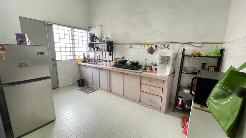 Taman Desa Jaya Johor Bahru untuk Untuk Dijual - RM 588,000, Mac 2026 - Kitchen - PropertyGuru.com.my