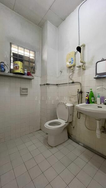 Taman Desa Jaya Johor Bahru untuk Untuk Dijual - RM 588,000, Mac 2026 - Bathroom - PropertyGuru.com.my