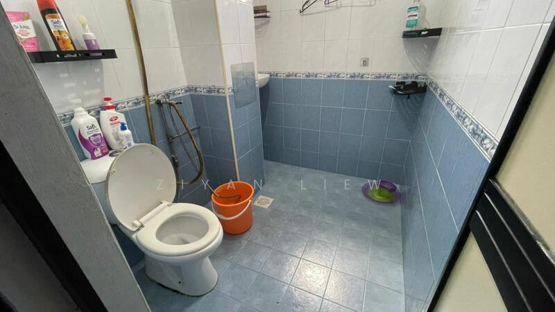 Taman Desa Jaya Johor Bahru untuk Untuk Dijual - RM 588,000, Mac 2026 - Bathroom - PropertyGuru.com.my