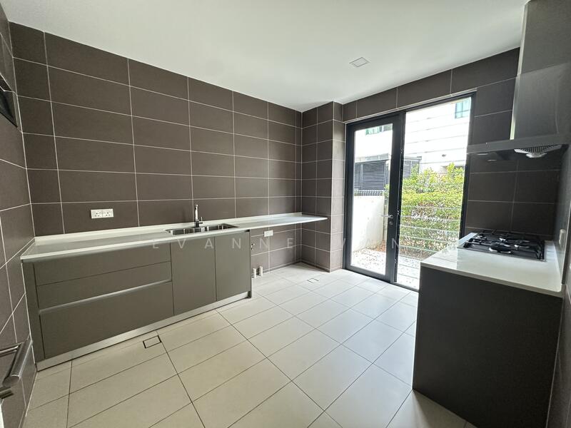 Semi-Detached House for Rent in Leisure Farm (Gelang Patah) - Evanne Wan - Kitchen - PropertyGuru.com.my