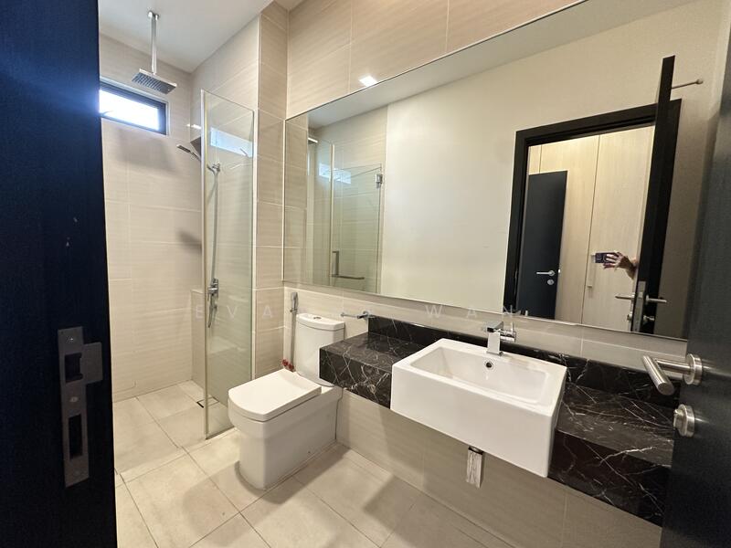 Semi-Detached House for Rent in Leisure Farm (Gelang Patah) - Evanne Wan - Bathroom - PropertyGuru.com.my