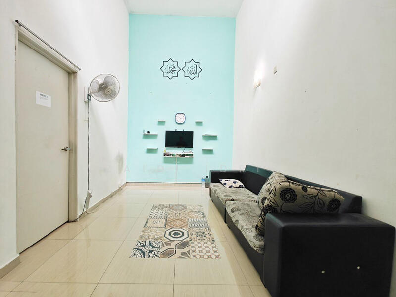 2-storey Terraced House for Sale in Kota Puteri Seksyen 5 (Batu Arang) - Zaidi Idris - Living Room - PropertyGuru.com.my