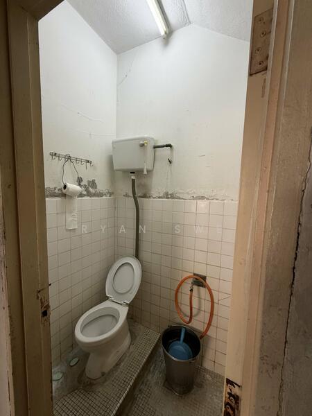 Rumah Teres 2-Tingkat untuk Dijual di Taman Usaha Jaya (Kepong) - Ryan Swe - Bathroom - PropertyGuru.com.my