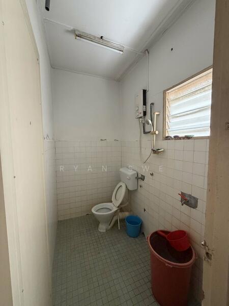Rumah Teres 2-Tingkat untuk Dijual di Taman Usaha Jaya (Kepong) - Ryan Swe - Bathroom - PropertyGuru.com.my