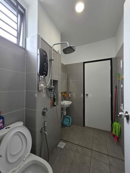 2-storey Terraced House for Sale at Taman Sri Pulai Perdana - Ruby Tan - Bathroom - PropertyGuru.com.my