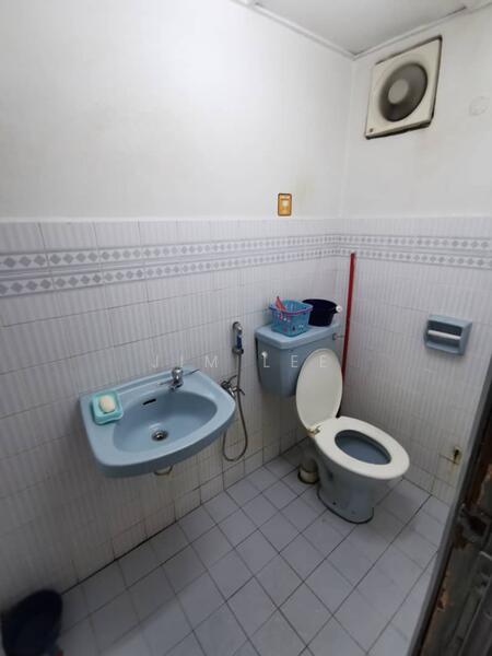 Kedai / Pejabat untuk Dijual di Diamond Square (Setapak) - Jim Lee - Bathroom - PropertyGuru.com.my
