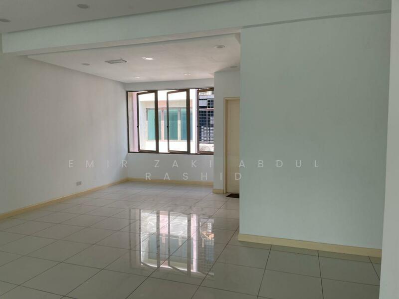 Retail Office for Rent in Glenmarie (Selangor) - Emir Zaki Abdul Rashid - Living Room - PropertyGuru.com.my