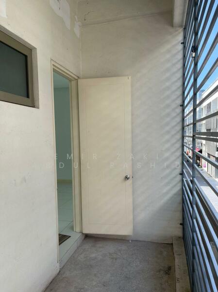 Retail Office for Rent in Glenmarie (Selangor) - Emir Zaki Abdul Rashid - Balcony - PropertyGuru.com.my
