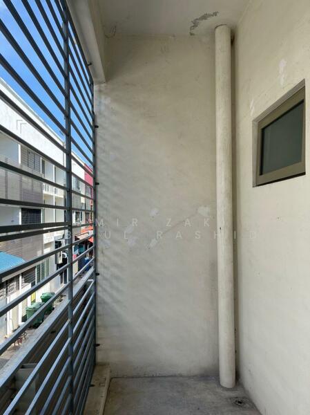 Retail Office for Rent in Glenmarie (Selangor) - Emir Zaki Abdul Rashid - Balcony - PropertyGuru.com.my