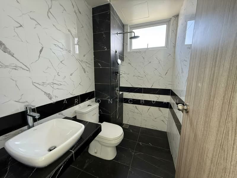 Kondominium untuk Dijual di QuayWest Residence - Carson Chuah - Bathroom - PropertyGuru.com.my