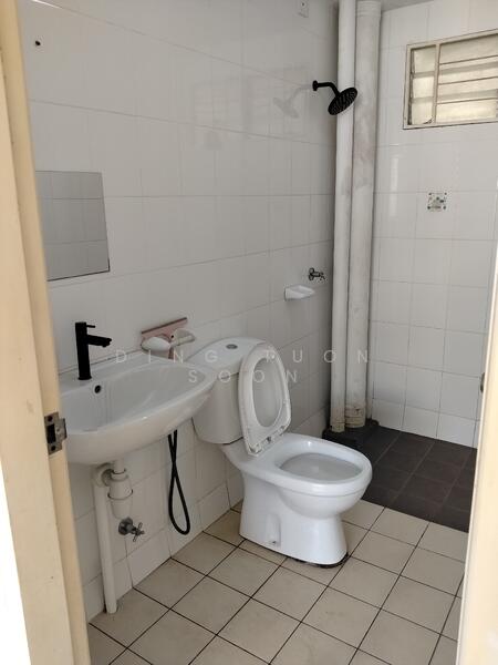 Seri Jati untuk Untuk Disewa - RM 1,100 /bulan, Feb 2026 - Bathroom - PropertyGuru.com.my