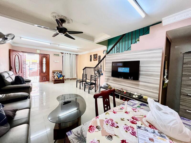 Low Cost Taman Villa Heights 2 untuk Untuk Dijual - RM 400,000, Feb 2026 - Living Room - PropertyGuru.com.my